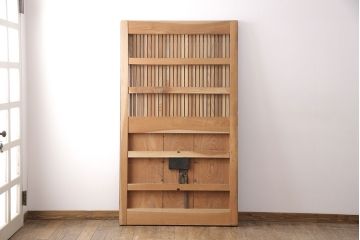 アンティーク建具　総ケヤキ材　枡格子状の帯鉄と大ぶりの金具が重厚感を演出する格子蔵戸1枚(格子戸、建具、玄関戸、引き戸)(R-051157)