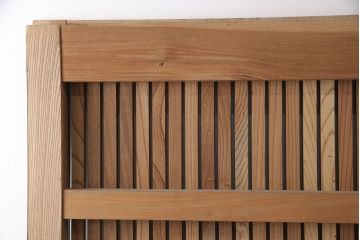 アンティーク建具　総ケヤキ材　枡格子状の帯鉄と大ぶりの金具が重厚感を演出する格子蔵戸1枚(格子戸、建具、玄関戸、引き戸)(R-051157)