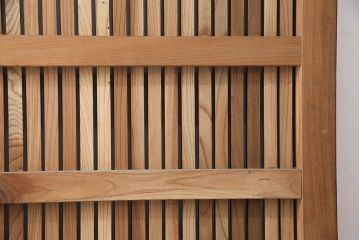 アンティーク建具　総ケヤキ材　枡格子状の帯鉄と大ぶりの金具が重厚感を演出する格子蔵戸1枚(格子戸、建具、玄関戸、引き戸)(R-051157)