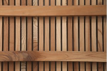 アンティーク建具　総ケヤキ材　枡格子状の帯鉄と大ぶりの金具が重厚感を演出する格子蔵戸1枚(格子戸、建具、玄関戸、引き戸)(R-051157)