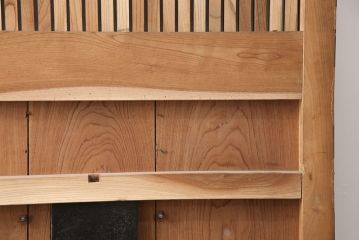 アンティーク建具　総ケヤキ材　枡格子状の帯鉄と大ぶりの金具が重厚感を演出する格子蔵戸1枚(格子戸、建具、玄関戸、引き戸)(R-051157)