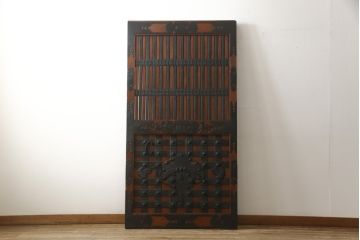アンティーク建具　ほぼ総ケヤキ材　建具の王様!豪華絢爛な意匠が目を引く金具尽くしの富山蔵戸(玄関戸、引き戸)(R-051158)