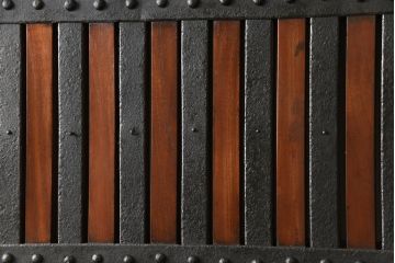 アンティーク建具　ほぼ総ケヤキ材　建具の王様!豪華絢爛な意匠が目を引く金具尽くしの富山蔵戸(玄関戸、引き戸)(R-051158)