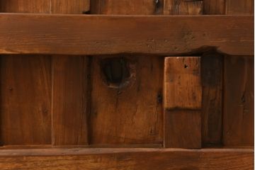 アンティーク建具　ほぼ総ケヤキ材　建具の王様!豪華絢爛な意匠が目を引く金具尽くしの富山蔵戸(玄関戸、引き戸)(R-051158)