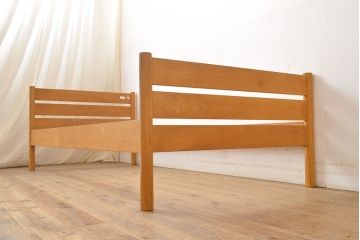 ヴィンテージ家具　ナラ無垢材　ナチュラルテイストの空間づくりにおすすめ!木の温もりを感じられるベッドフレーム(セミシングル、ビンテージ)(R-051159)