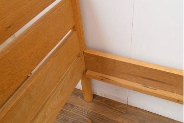 ヴィンテージ家具　ナラ無垢材　ナチュラルテイストの空間づくりにおすすめ!木の温もりを感じられるベッドフレーム(セミシングル、ビンテージ)(R-051159)