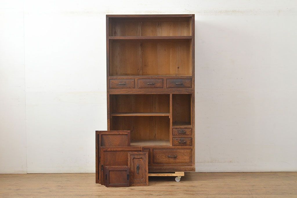 アンティーク家具　大正昭和初期　前面ケヤキ材　レトロな雰囲気漂う関東水屋箪笥(重ね箪笥、収納棚、食器棚、戸棚、キャビネット)(R-051160)