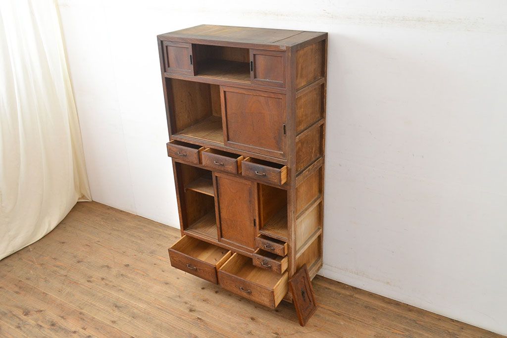 アンティーク家具　大正昭和初期　前面ケヤキ材　レトロな雰囲気漂う関東水屋箪笥(重ね箪笥、収納棚、食器棚、戸棚、キャビネット)(R-051160)