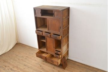 アンティーク家具　大正昭和初期　前面ケヤキ材　レトロな雰囲気漂う関東水屋箪笥(重ね箪笥、収納棚、食器棚、戸棚、キャビネット)(R-051160)