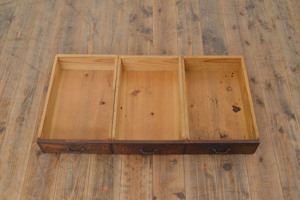 アンティーク家具　大正昭和初期　前面ケヤキ材　レトロな雰囲気漂う関東水屋箪笥(重ね箪笥、収納棚、食器棚、戸棚、キャビネット)(R-051160)