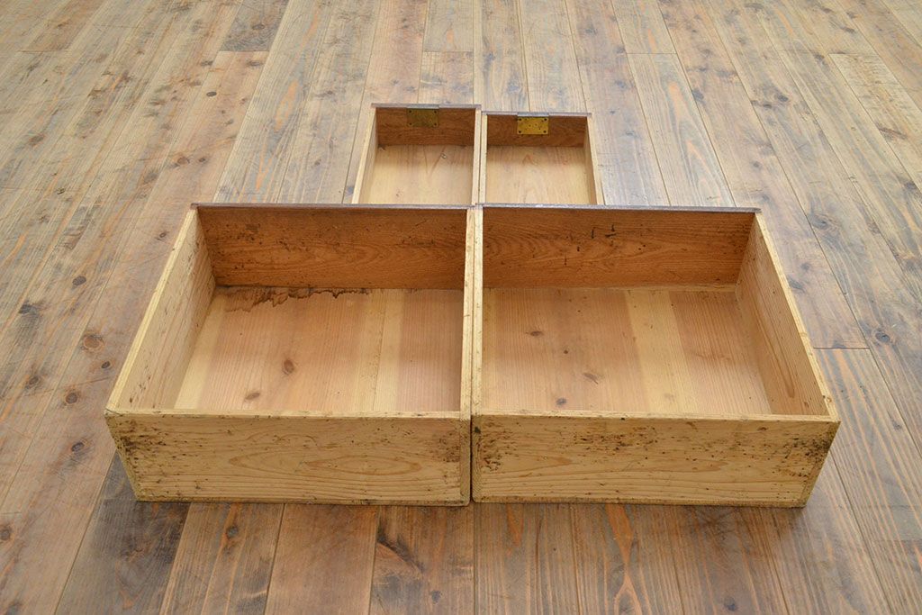 アンティーク家具　大正昭和初期　前面ケヤキ材　レトロな雰囲気漂う関東水屋箪笥(重ね箪笥、収納棚、食器棚、戸棚、キャビネット)(R-051160)