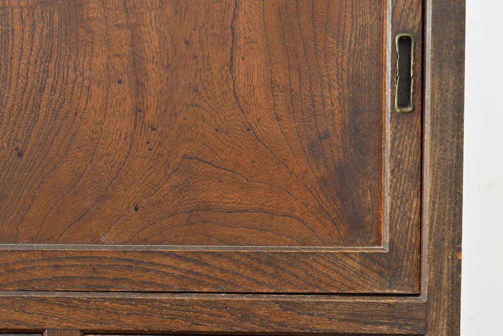 アンティーク家具　大正昭和初期　前面ケヤキ材　レトロな雰囲気漂う関東水屋箪笥(重ね箪笥、収納棚、食器棚、戸棚、キャビネット)(R-051160)