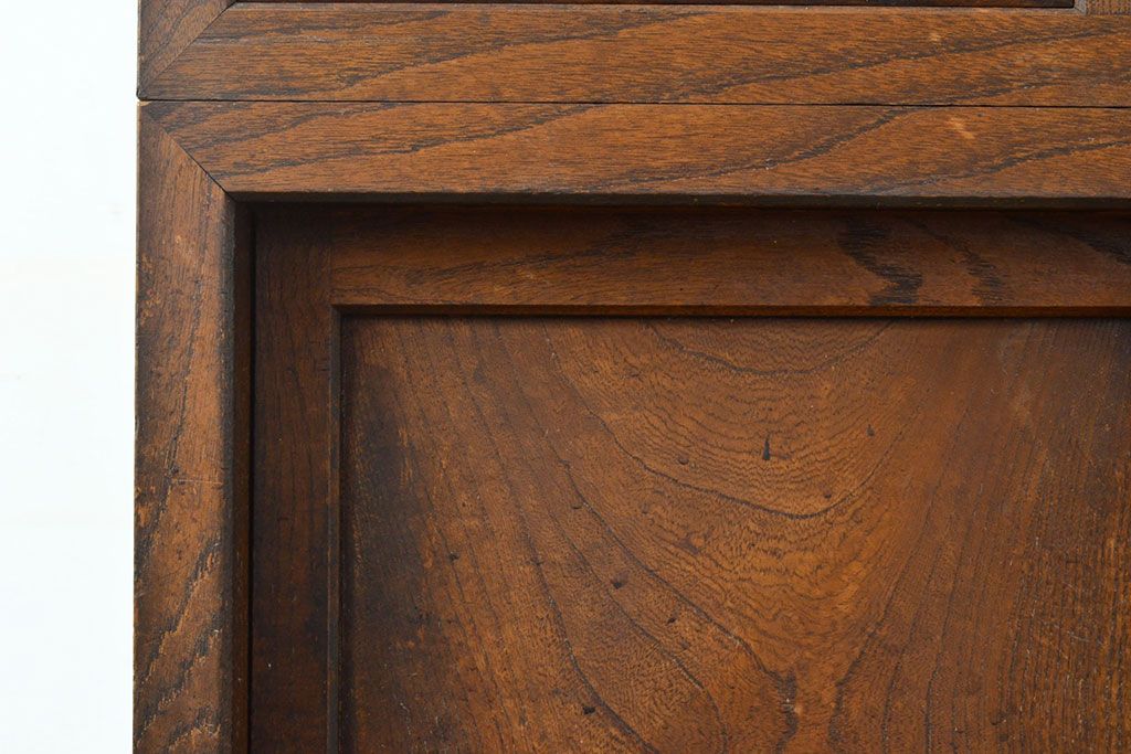 アンティーク家具　大正昭和初期　前面ケヤキ材　レトロな雰囲気漂う関東水屋箪笥(重ね箪笥、収納棚、食器棚、戸棚、キャビネット)(R-051160)