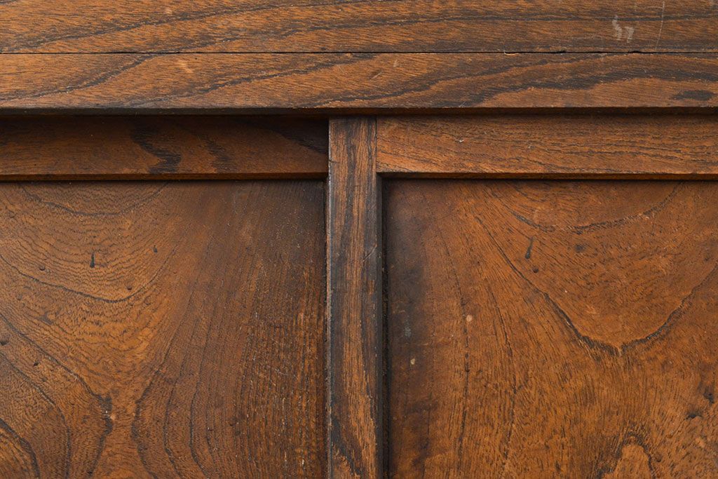 アンティーク家具　大正昭和初期　前面ケヤキ材　レトロな雰囲気漂う関東水屋箪笥(重ね箪笥、収納棚、食器棚、戸棚、キャビネット)(R-051160)