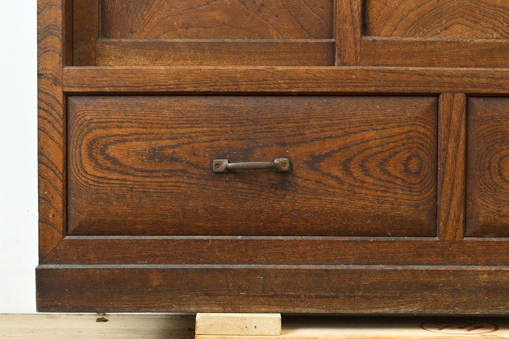 アンティーク家具　大正昭和初期　前面ケヤキ材　レトロな雰囲気漂う関東水屋箪笥(重ね箪笥、収納棚、食器棚、戸棚、キャビネット)(R-051160)