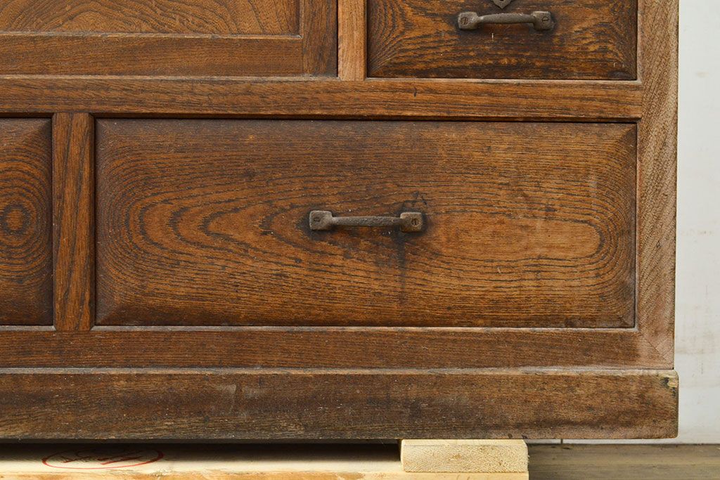 アンティーク家具　大正昭和初期　前面ケヤキ材　レトロな雰囲気漂う関東水屋箪笥(重ね箪笥、収納棚、食器棚、戸棚、キャビネット)(R-051160)