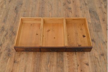 アンティーク家具　大正昭和初期　前面ケヤキ材　レトロな雰囲気漂う収納棚(関東水屋箪笥、戸棚、サイドキャビネット、サイドボード)(R-051161)