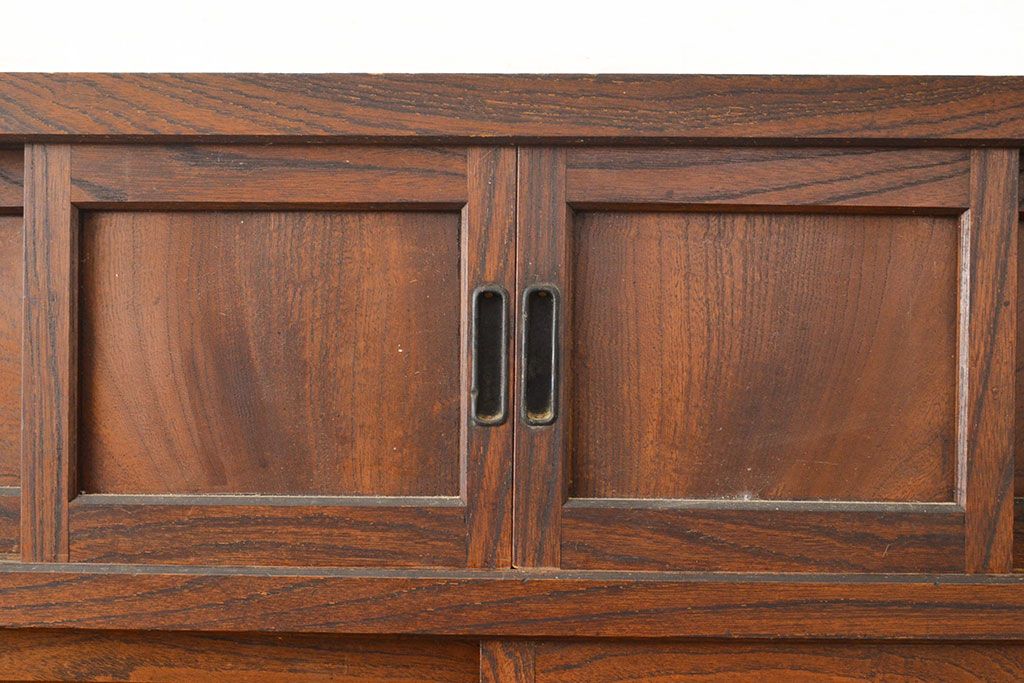 アンティーク家具　大正昭和初期　前面ケヤキ材　レトロな雰囲気漂う収納棚(関東水屋箪笥、戸棚、サイドキャビネット、サイドボード)(R-051161)