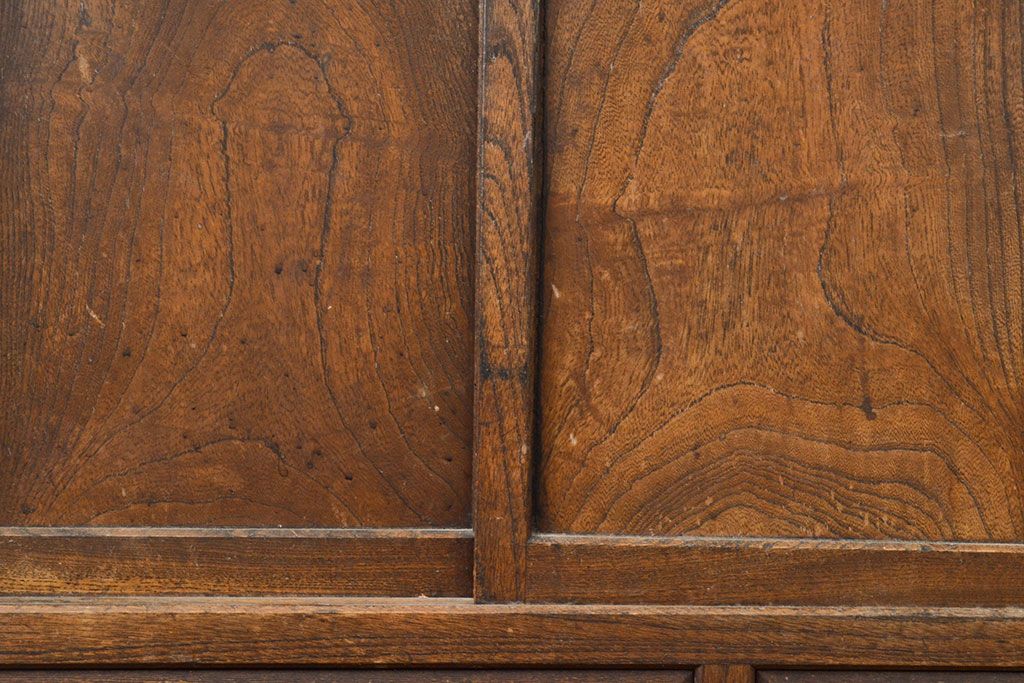 アンティーク家具　大正昭和初期　前面ケヤキ材　レトロな雰囲気漂う収納棚(関東水屋箪笥、戸棚、サイドキャビネット、サイドボード)(R-051162)