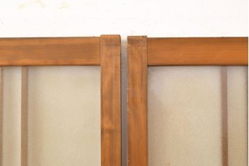 アンティーク建具　昭和中期　すりガラスのデザインがレトロな雰囲気を高めるガラス戸2枚セット(引き戸)(R-051164)