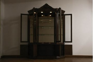 中古　美品　センチュリー社(CENTURY)　サァラ麻布取り扱い 豪華な佇まいのキャビネット(収納棚、飾り棚、食器棚)(定価約240万円)(R-051166)