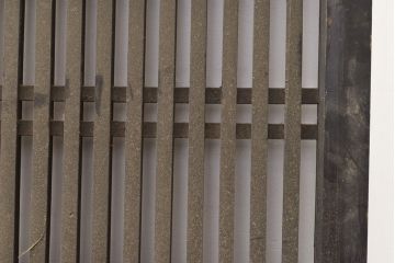 アンティーク建具　明治大正期　赤みがかった茶色と黒のコントラストがおしゃれな格子帯戸3枚セット(引き戸)(R-051167)