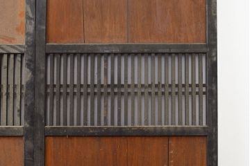 アンティーク建具　明治大正期　赤みがかった茶色と黒のコントラストがおしゃれな格子帯戸3枚セット(引き戸)(R-051167)