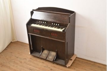 アンティーク雑貨　ジャンク品　昭和初期　ノスタルジックな雰囲気を演出するオルガン(ディスプレイ、店舗什器)(R-051171)