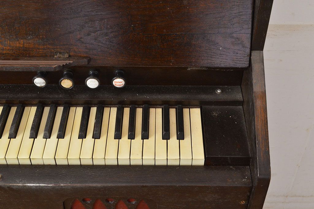 アンティーク雑貨　ジャンク品　昭和初期　ノスタルジックな雰囲気を演出するオルガン(ディスプレイ、店舗什器)(R-051171)