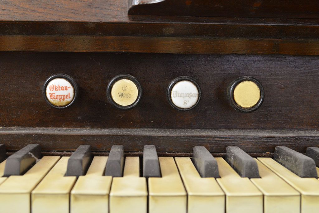 アンティーク雑貨　ジャンク品　昭和初期　ノスタルジックな雰囲気を演出するオルガン(ディスプレイ、店舗什器)(R-051171)