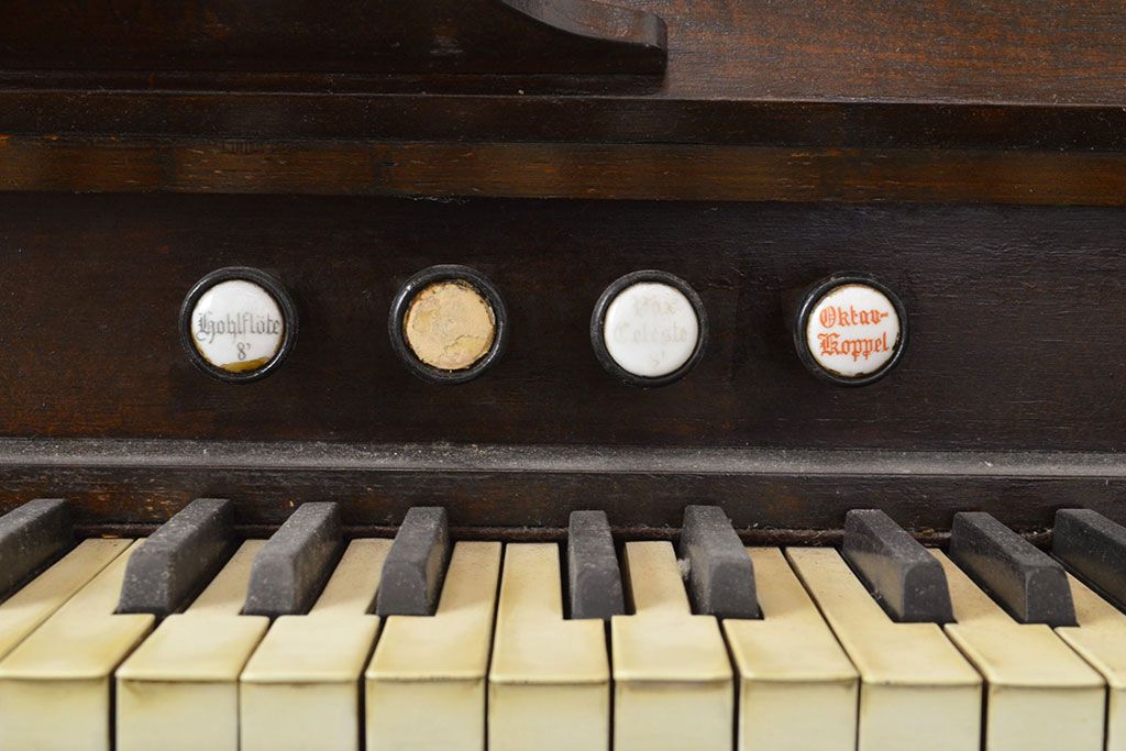 アンティーク雑貨　ジャンク品　昭和初期　ノスタルジックな雰囲気を演出するオルガン(ディスプレイ、店舗什器)(R-051171)