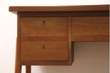 北欧ヴィンテージ　ビンテージ家具　チーク材　スタイリッシュなニーホールデスク(両袖机、在宅ワーク、在宅用ワークデスク)(R-051174)