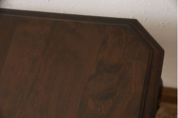中古　アメリカ輸入家具　LA-Z-BOY(レイジーボーイ)　KINCAID(キンケイド)　クラシカルで優美な佇まいが魅力のサイドテーブル(電話台、コンソールテーブル、ナイトテーブル、オケージョナルテーブル)(R-051182)
