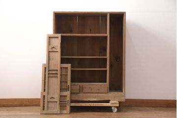 昭和初期　素朴な木味が魅力!凝った扉の造りが純和風の雰囲気を高める下駄箱(収納棚、靴箱、戸棚)(R-051183)