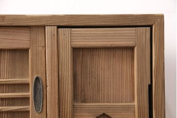 昭和初期　素朴な木味が魅力!凝った扉の造りが純和風の雰囲気を高める下駄箱(収納棚、靴箱、戸棚)(R-051183)