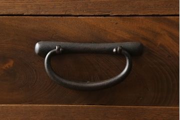 和製アンティーク　前面と側面にケヤキ材を使用した上手物の美濃帳場箪笥(収納箪笥、時代箪笥、和タンス)(R-051199)