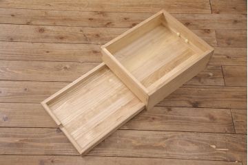 中古　美品　希少品　三方紫檀(シタン)材・内側総桐　上手物!珍しいつくりの桐箪笥(大丸、四方丸)(衣装箪笥、着物箪笥、和タンス、桐たんす)(定価約130万円)(R-051203)