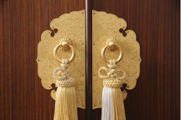 中古　美品　希少品　三方紫檀(シタン)材・内側総桐　上手物!珍しいつくりの桐箪笥(大丸、四方丸)(衣装箪笥、着物箪笥、和タンス、桐たんす)(定価約130万円)(R-051203)