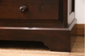 中古　美品　北海道民芸家具　上質なつくりとクラシカルな佇まいが素敵な本箱(ブックケース、収納棚、サイドキャビネット、飾り棚)(R-051211)