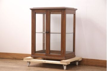 アンティーク家具　カバ材　扉がおしゃれな雰囲気を高める卓上ガラスケース(ショーケース、陳列棚、飾り棚)(R-051213)