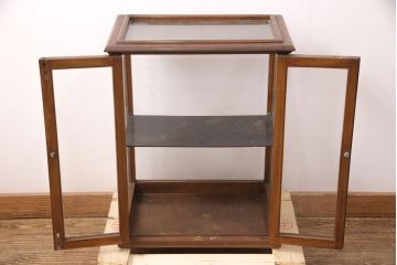 アンティーク家具　カバ材　扉がおしゃれな雰囲気を高める卓上ガラスケース(ショーケース、陳列棚、飾り棚)(R-051213)