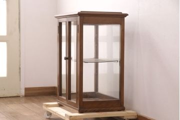 アンティーク家具　カバ材　扉がおしゃれな雰囲気を高める卓上ガラスケース(ショーケース、陳列棚、飾り棚)(R-051213)