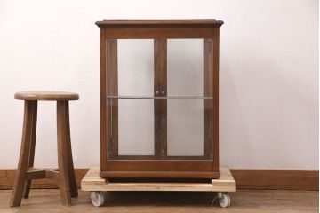 アンティーク家具　カバ材　扉がおしゃれな雰囲気を高める卓上ガラスケース(ショーケース、陳列棚、飾り棚)(R-051213)