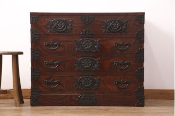 中古　美品　岩谷堂箪笥　迫力のある杢目と金具が存在感を放つ整理箪笥(衣装箪笥、引き出し、チェスト)(R-051214)