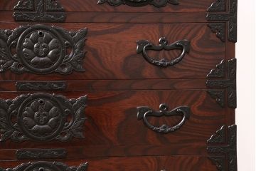 中古　美品　岩谷堂箪笥　迫力のある杢目と金具が存在感を放つ整理箪笥(衣装箪笥、引き出し、チェスト)(R-051214)