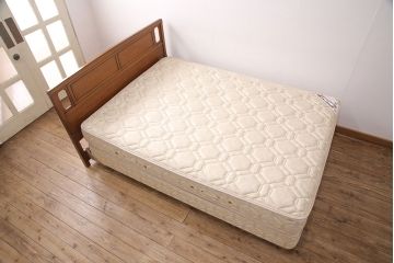 中古　DREXEL HERITAGE(ドレクセルヘリテージ)　Triune(トライユン)　シモンズ　落ち着いた雰囲気づくりを叶えるベッド(ダブル、ワイドダブル)(R-051217)