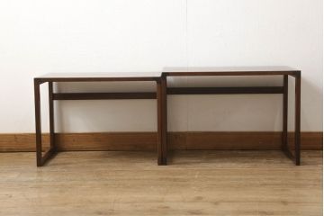 デンマークヴィンテージ　北欧家具　ローズウッド材の赤みがかった色味が素敵なネストテーブル(サイドテーブル、飾り台、ビンテージ)(R-051219)