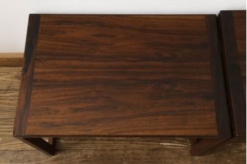 デンマークヴィンテージ　北欧家具　ローズウッド材の赤みがかった色味が素敵なネストテーブル(サイドテーブル、飾り台、ビンテージ)(R-051219)