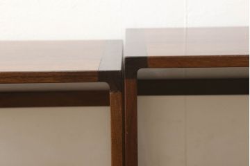 デンマークヴィンテージ　北欧家具　ローズウッド材の赤みがかった色味が素敵なネストテーブル(サイドテーブル、飾り台、ビンテージ)(R-051219)