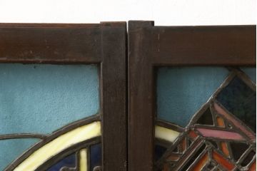 和製アンティーク　希少品!独特な意匠から貫録を感じさせるステンドグラス窓2枚セット(建具、引き戸、明り取り)(R-051223)